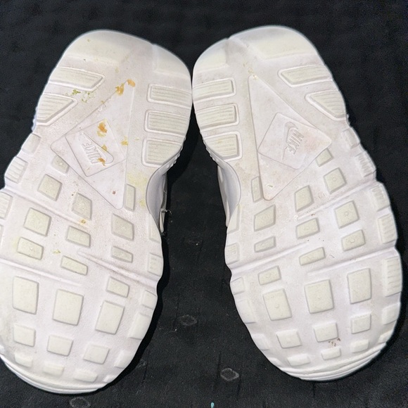 Jordan “Tiffany” and white Huaraches 7C - Picture 7 of 7